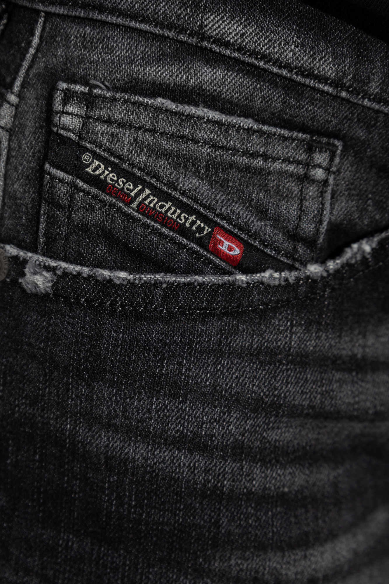 【送料関税込み】Diesel jeansy 1988 D-ARK L.32 TROUSERS Black Jeans '1988 D-ARK' L.32 Diesel - Vitkac Canada